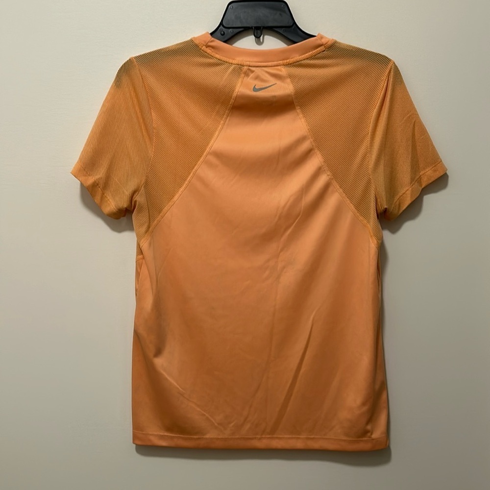 women’s small nike dry fit in a peach color! - Picture 2 of 4